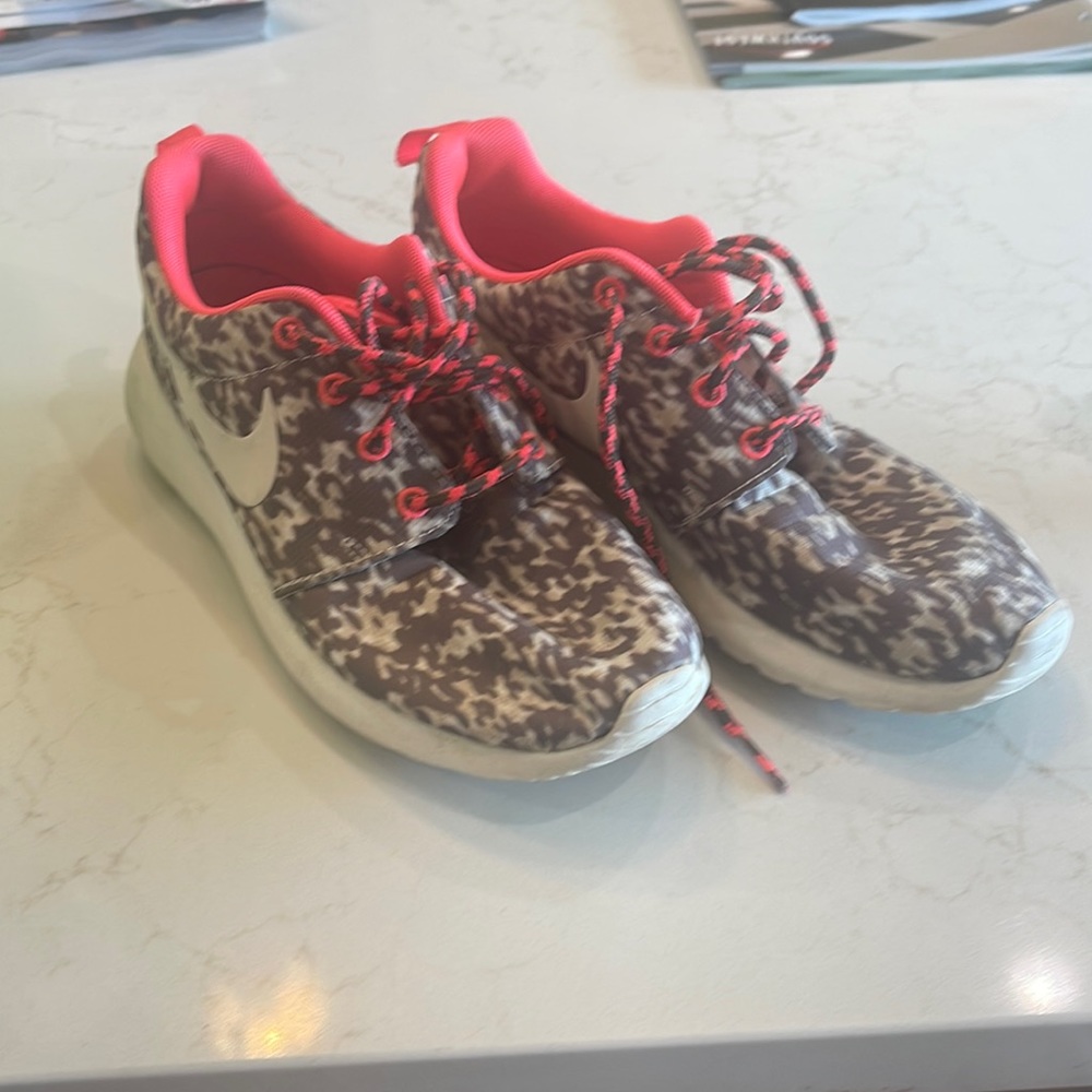 Nike tennis shoes